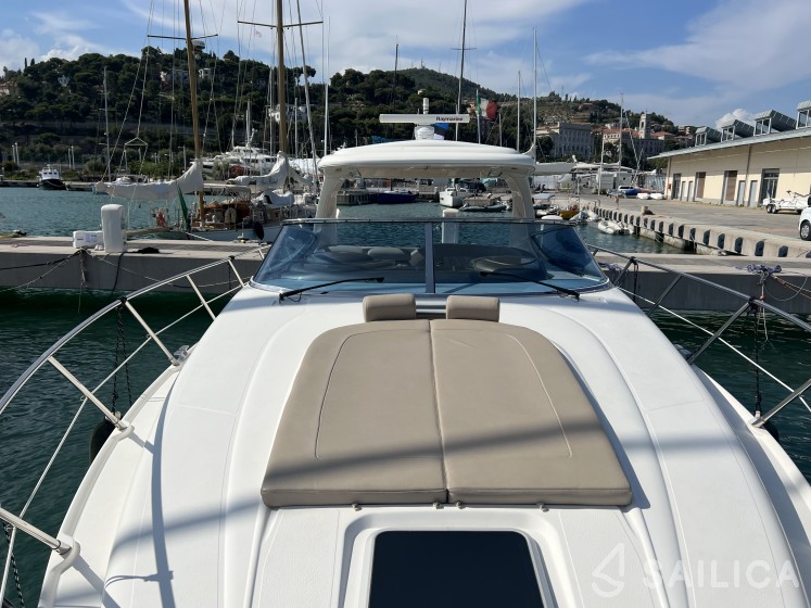 Sealine S 42 - Yacht Charter Sailica