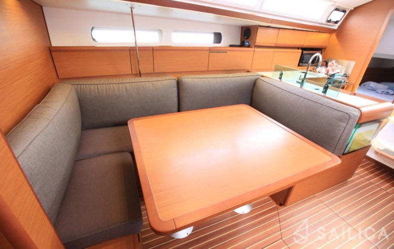 Sun Odyssey 419 - Yacht Charter Sailica