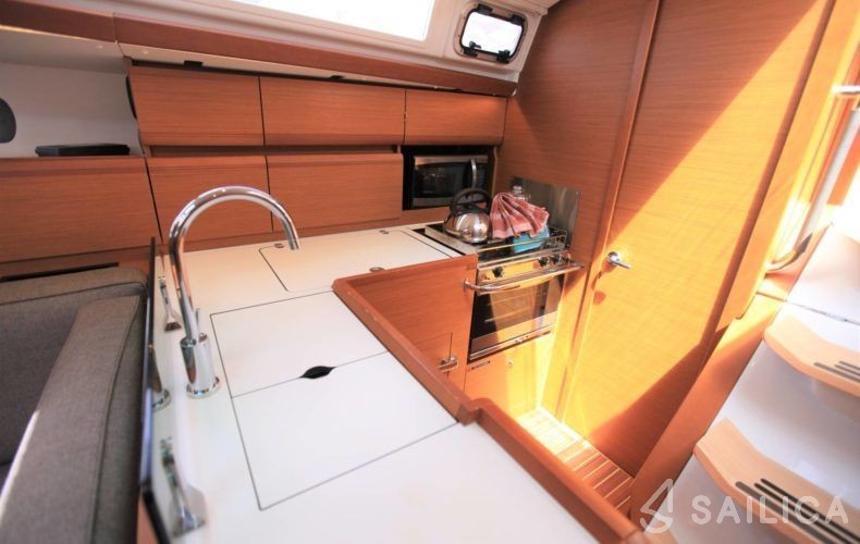 Sun Odyssey 419 - Yacht Charter Sailica