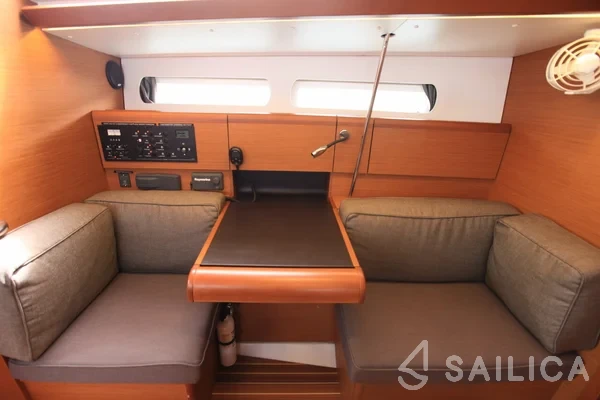 Sun Odyssey 419 - Yacht Charter Sailica