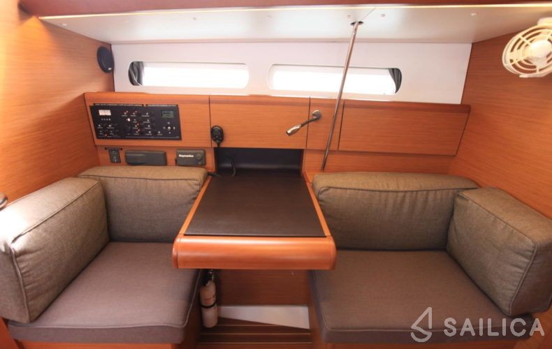 Sun Odyssey 419 - Yacht Charter Sailica