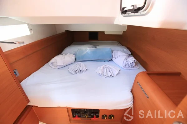 Sun Odyssey 419 - Yacht Charter Sailica