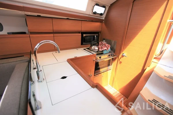 Sun Odyssey 419 - Yacht Charter Sailica