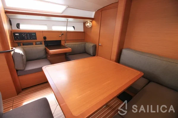 Sun Odyssey 419 - Yacht Charter Sailica