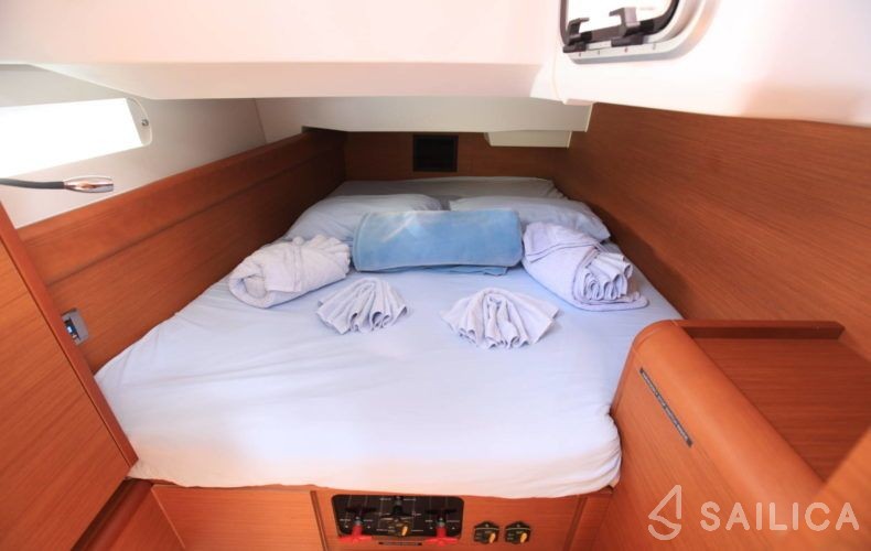 Sun Odyssey 419 - Yacht Charter Sailica