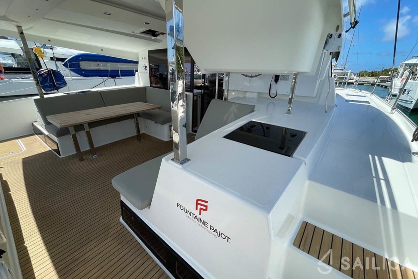 Lucia 40 - Yacht Charter Sailica