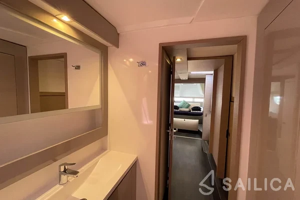 Lucia 40 - Yacht Charter Sailica