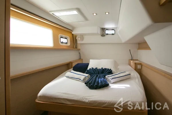 Lagoon 450  Flybridge - Yacht Charter Sailica