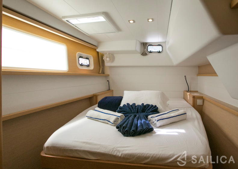 Lagoon 450  Flybridge - Yacht Charter Sailica