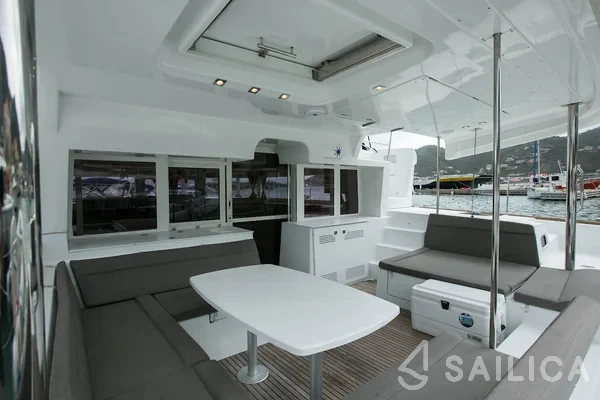 Lagoon 450  Flybridge - Yacht Charter Sailica