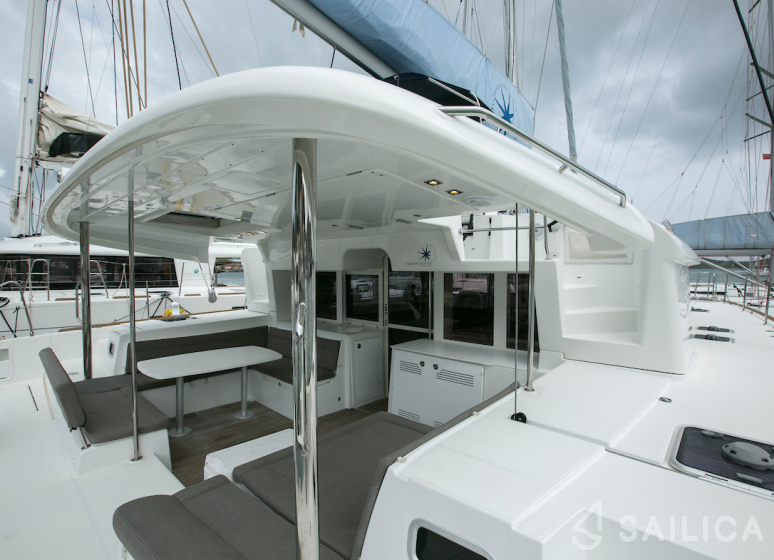 Lagoon 450  Flybridge - Yacht Charter Sailica