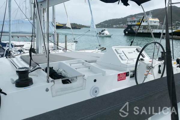 Lagoon 450  Flybridge - Yacht Charter Sailica