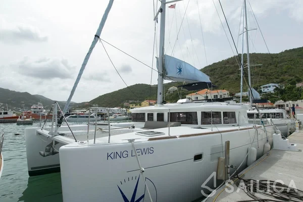 Lagoon 450  Flybridge - Yacht Charter Sailica