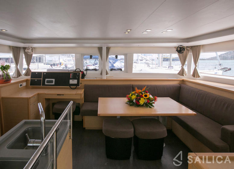 Lagoon 450  Flybridge - Yacht Charter Sailica