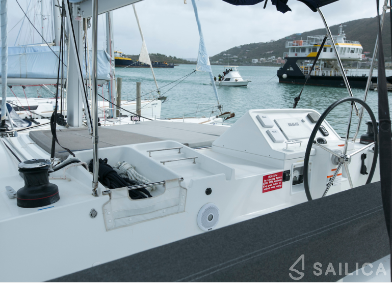 Lagoon 450  Flybridge - Yacht Charter Sailica