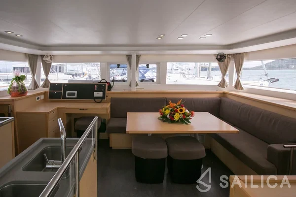 Lagoon 450  Flybridge - Yacht Charter Sailica