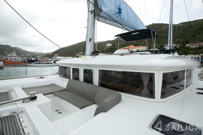 Lagoon 450  Flybridge - Yacht Charter Sailica