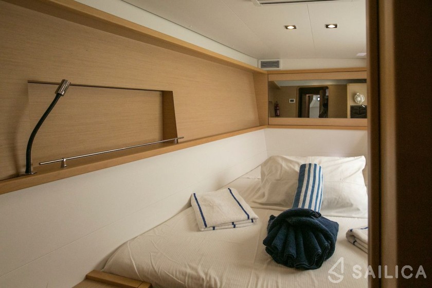 Lagoon 450  Flybridge - Yacht Charter Sailica