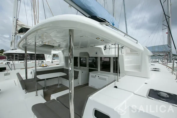 Lagoon 450  Flybridge - Yacht Charter Sailica