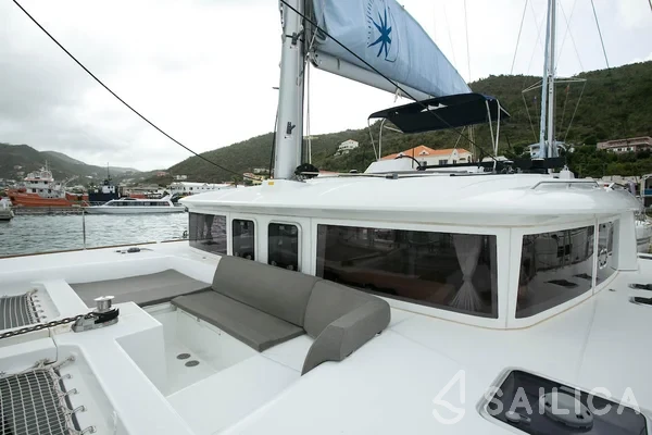 Lagoon 450  Flybridge - Yacht Charter Sailica