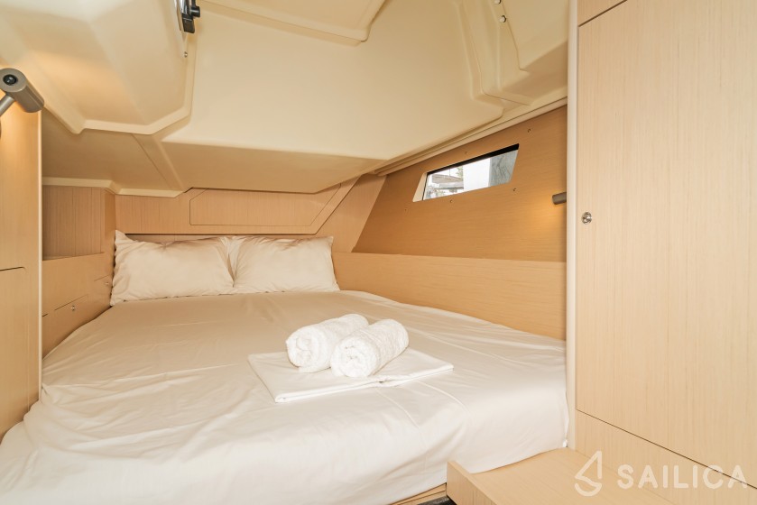 Oceanis 41.1 - Yacht Charter Sailica