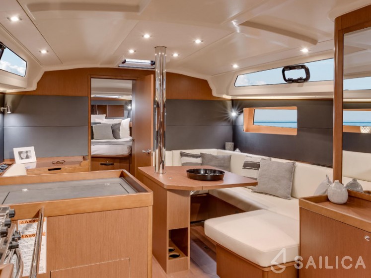 Oceanis 41.1 - Yacht Charter Sailica