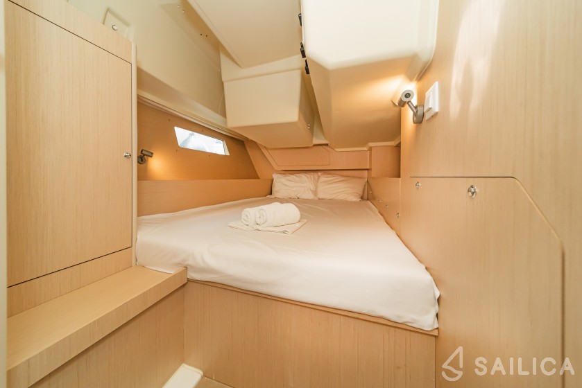 Oceanis 41.1 - Yacht Charter Sailica