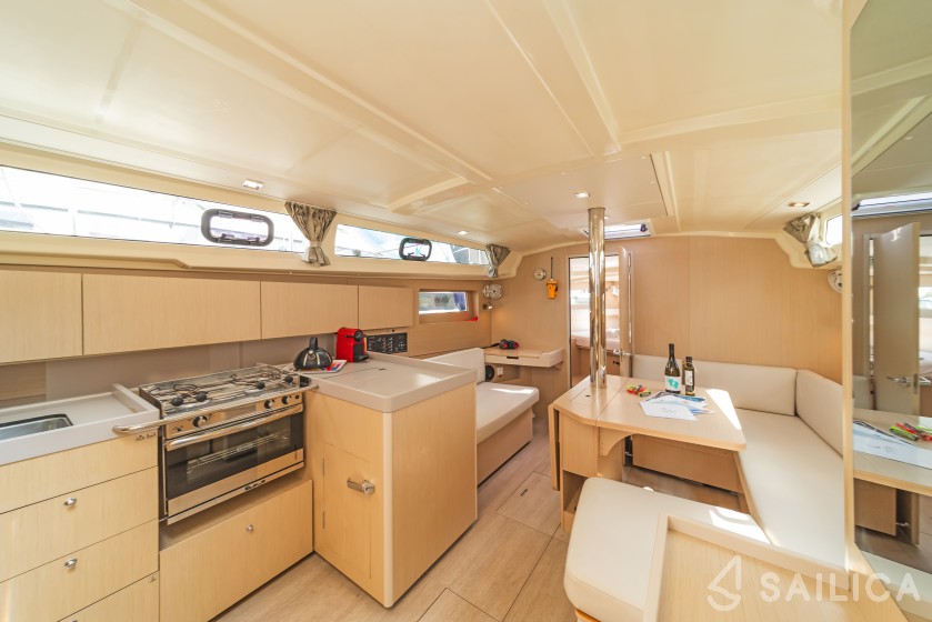 Oceanis 41.1 - Yacht Charter Sailica