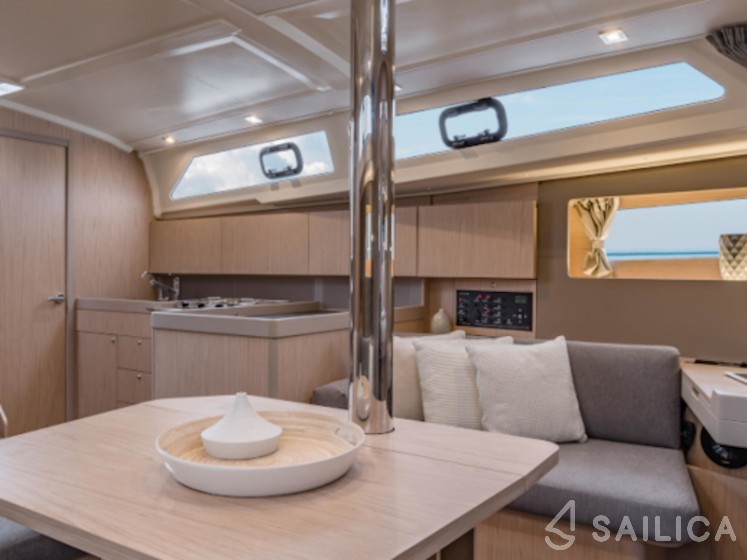 Oceanis 41.1 - Yacht Charter Sailica
