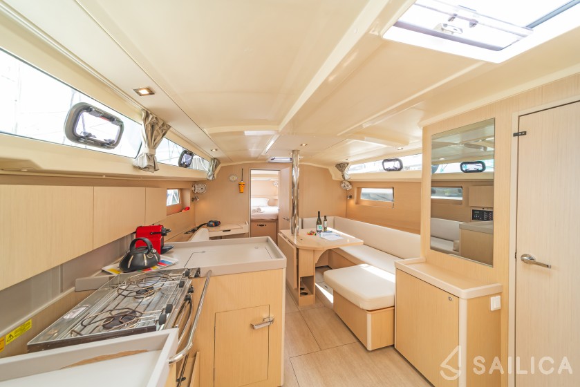 Oceanis 41.1 - Yacht Charter Sailica