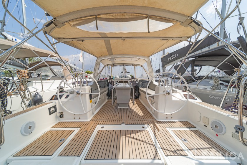 Oceanis 41.1 - Yacht Charter Sailica