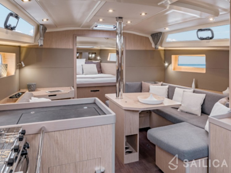 Oceanis 41.1 - Yacht Charter Sailica