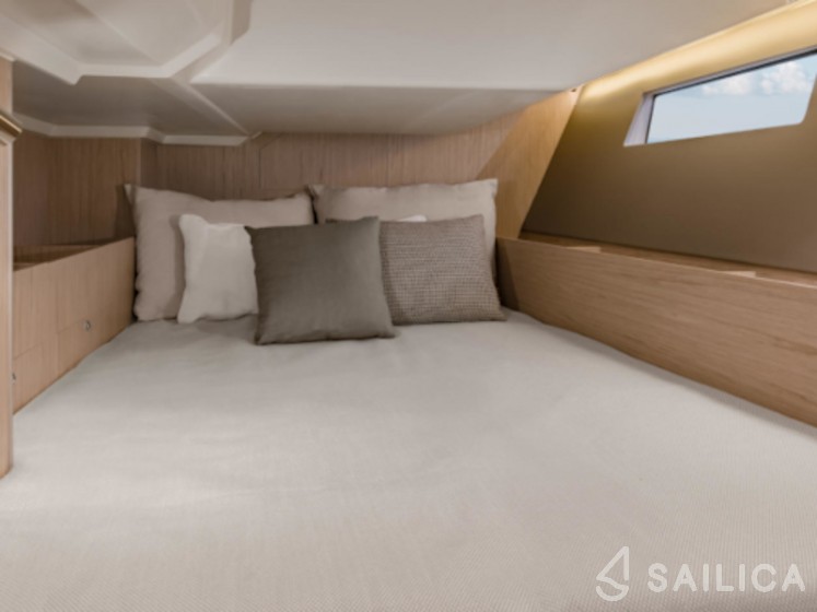 Oceanis 41.1 - Yacht Charter Sailica
