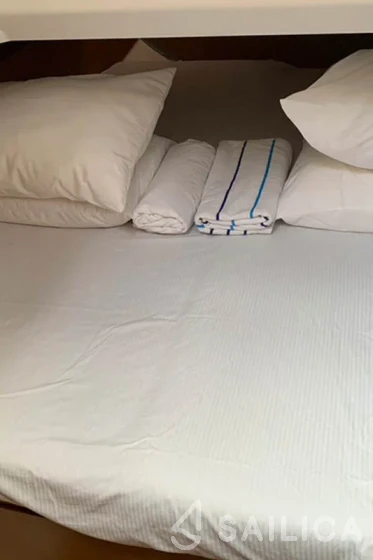 Sun Loft 47 - Yacht Charter Sailica