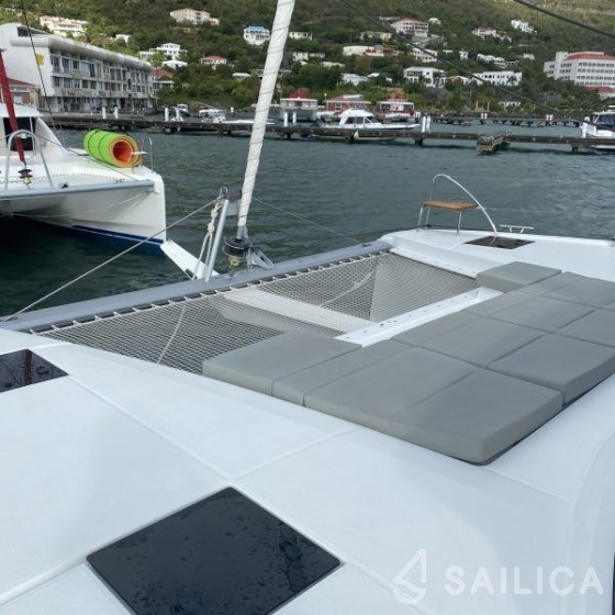 Astréa 42 - Yacht Charter Sailica