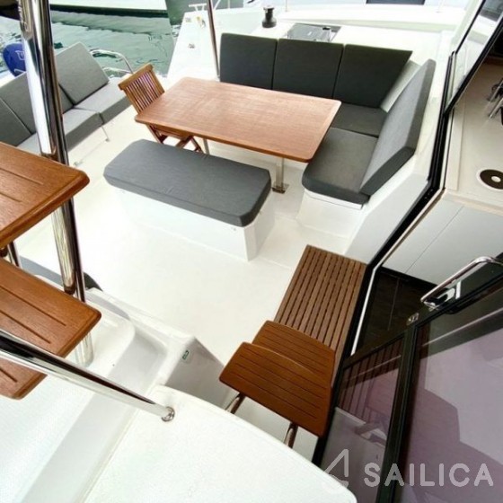 Astréa 42 - Yacht Charter Sailica