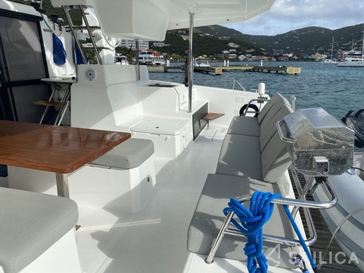 Astréa 42 - Yacht Charter Sailica