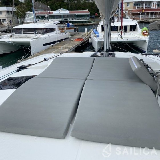 Astréa 42 - Yacht Charter Sailica