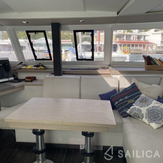 Astréa 42 - Yacht Charter Sailica