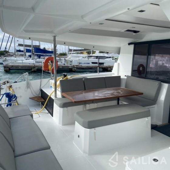 Astréa 42 - Yacht Charter Sailica