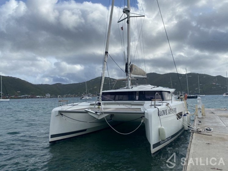 Astréa 42 - Yacht Charter Sailica