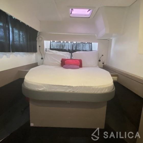 Astréa 42 - Yacht Charter Sailica