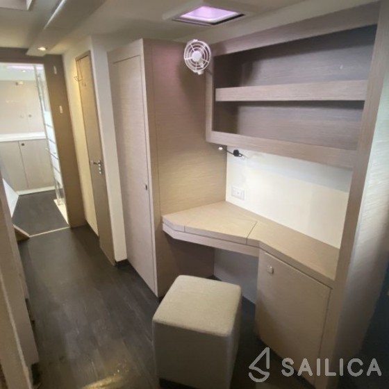 Astréa 42 - Yacht Charter Sailica
