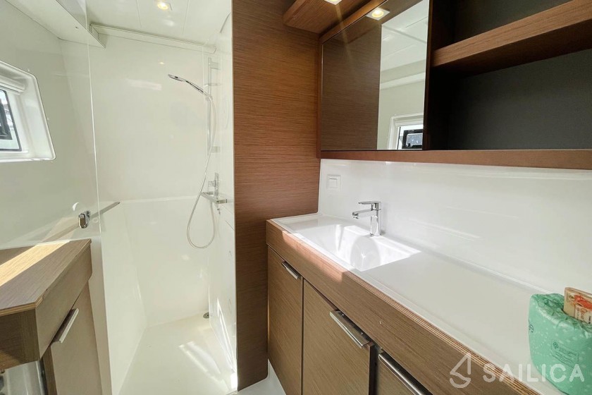 Lagoon 40 - Yacht Charter Sailica