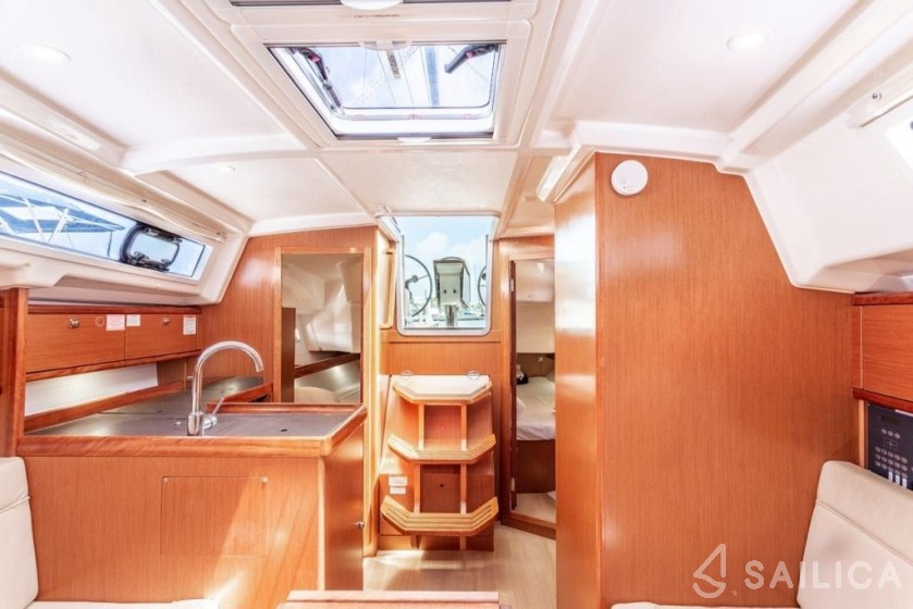 Bavaria 34 - Yacht Charter Sailica
