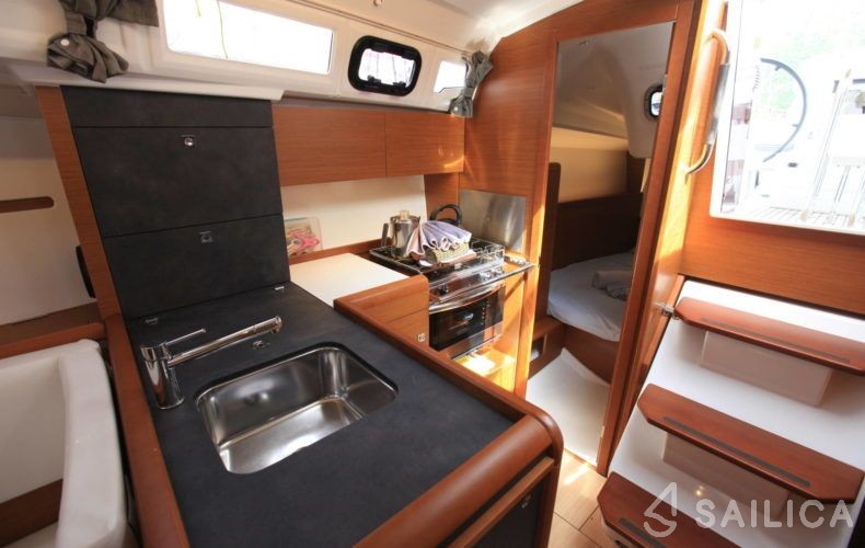 Sun Odyssey 349 - Yacht Charter Sailica