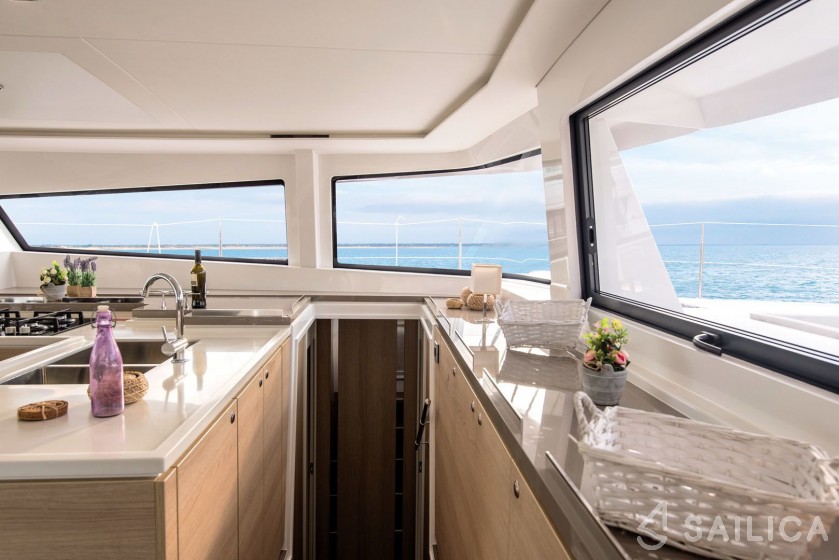 Bali 5.4. - Yacht Charter Sailica