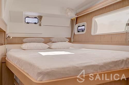 Lagoon 400 - Yacht Charter Sailica