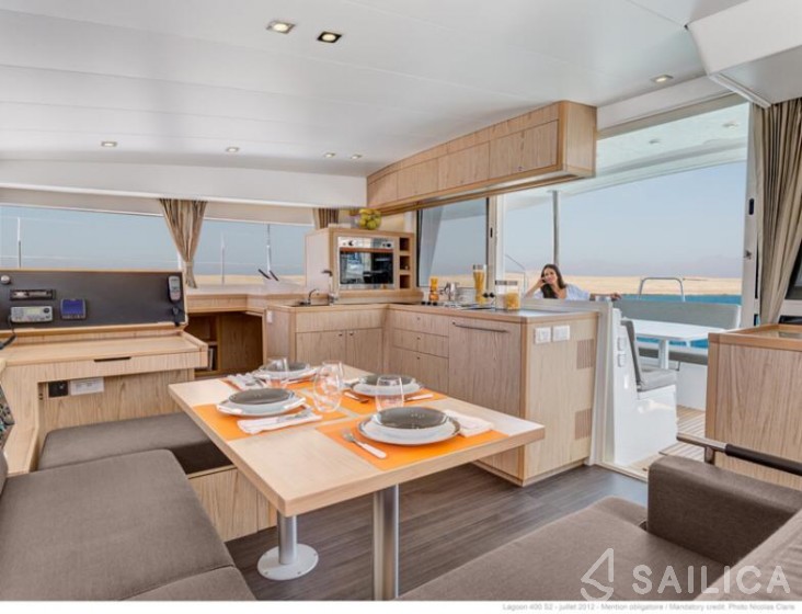 Lagoon 400 - Yacht Charter Sailica