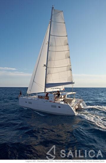 Lagoon 400 - Yacht Charter Sailica